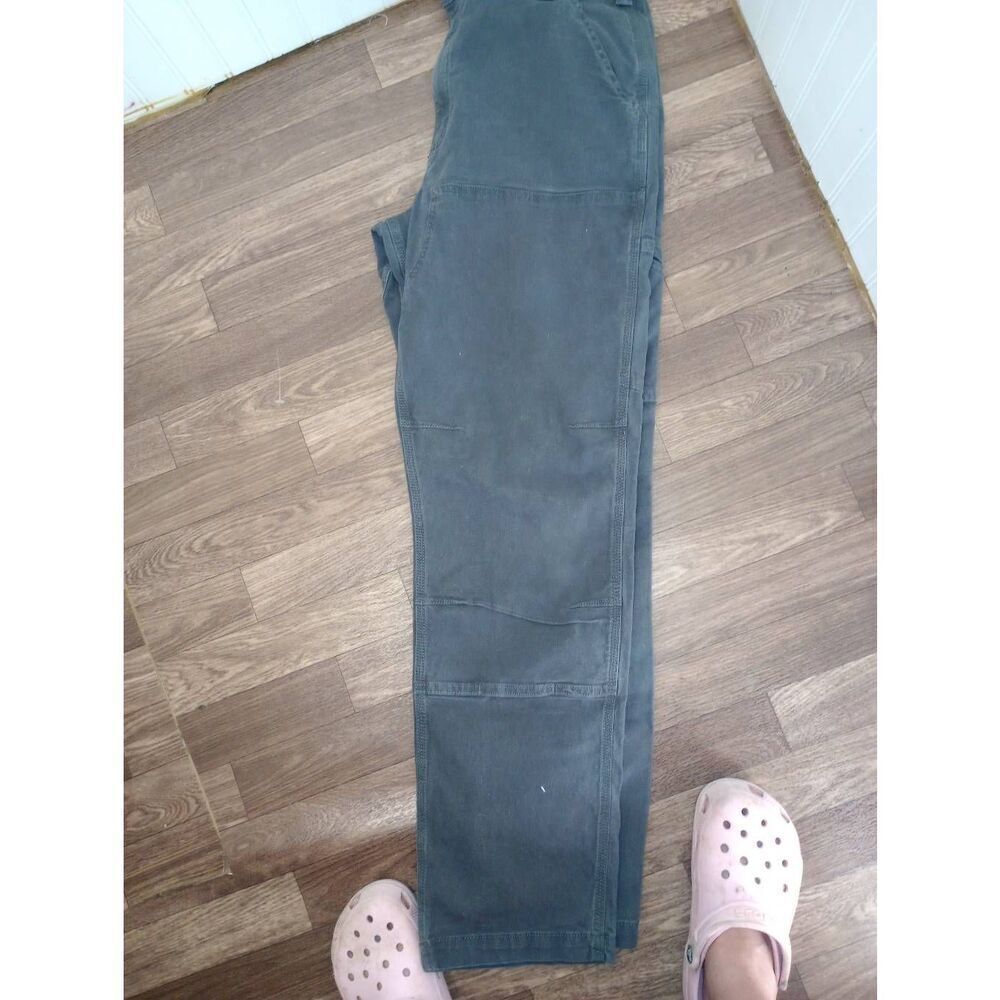 Carhartt relaxed fit cargo pants. Size 38x34 please see listing - Picture 2 of 9